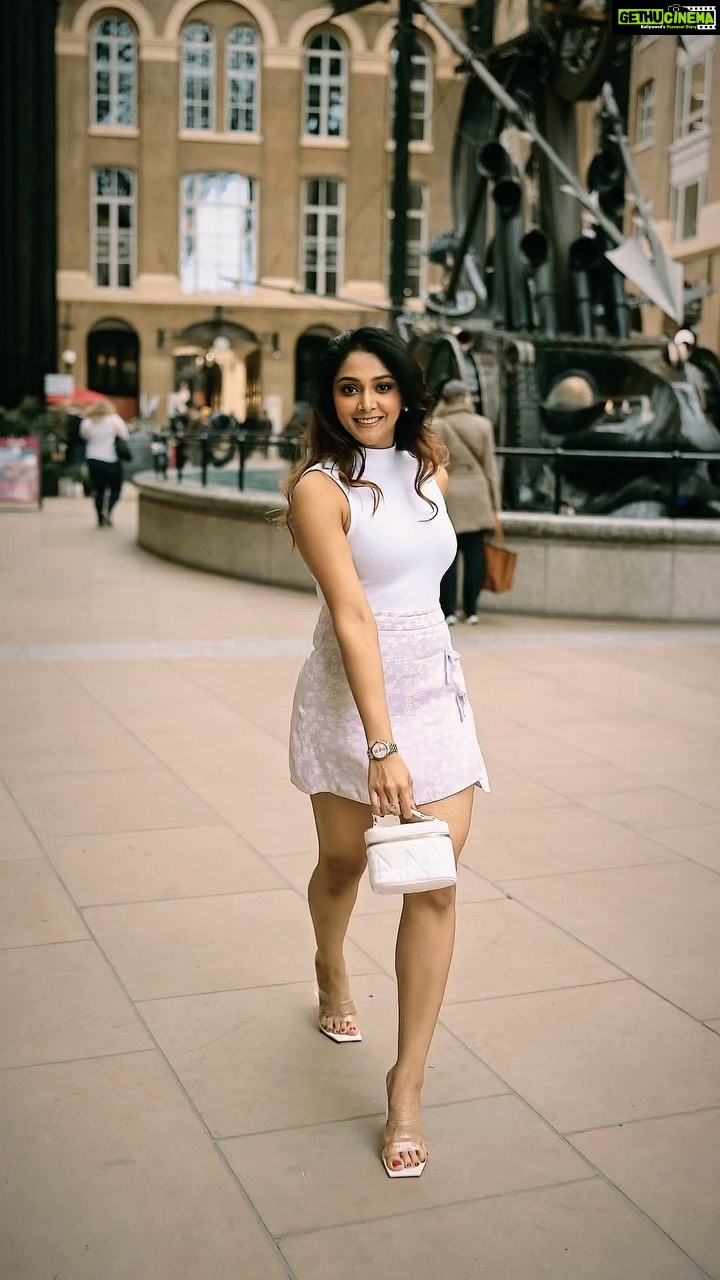 Natasha Doshi Instagram - Hola 🫶🏻 🎥 - @shutter.genie_photography . . . . #feelitreelit #instareels #theactressdiary #london #natashadoshi #londondiaries #happygirls #londonstyle #reels #smile #happy #