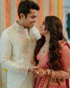 Natasha Doshi Instagram - Love always wins 💍 @mananshahc 💕