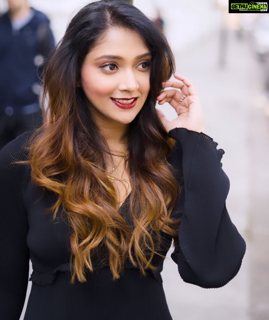 Natasha Doshi Instagram - Listen, let your heart keep seeking. Listen to it’s constant speaking ❤️🫠 📸 - @mamun4444 . . . . #mondaymood #happyheart #theactressdiary #natashadoshi #allsmiles #london #nottinghill #shootlife #listentoyourheart #cute London, United Kingdom
