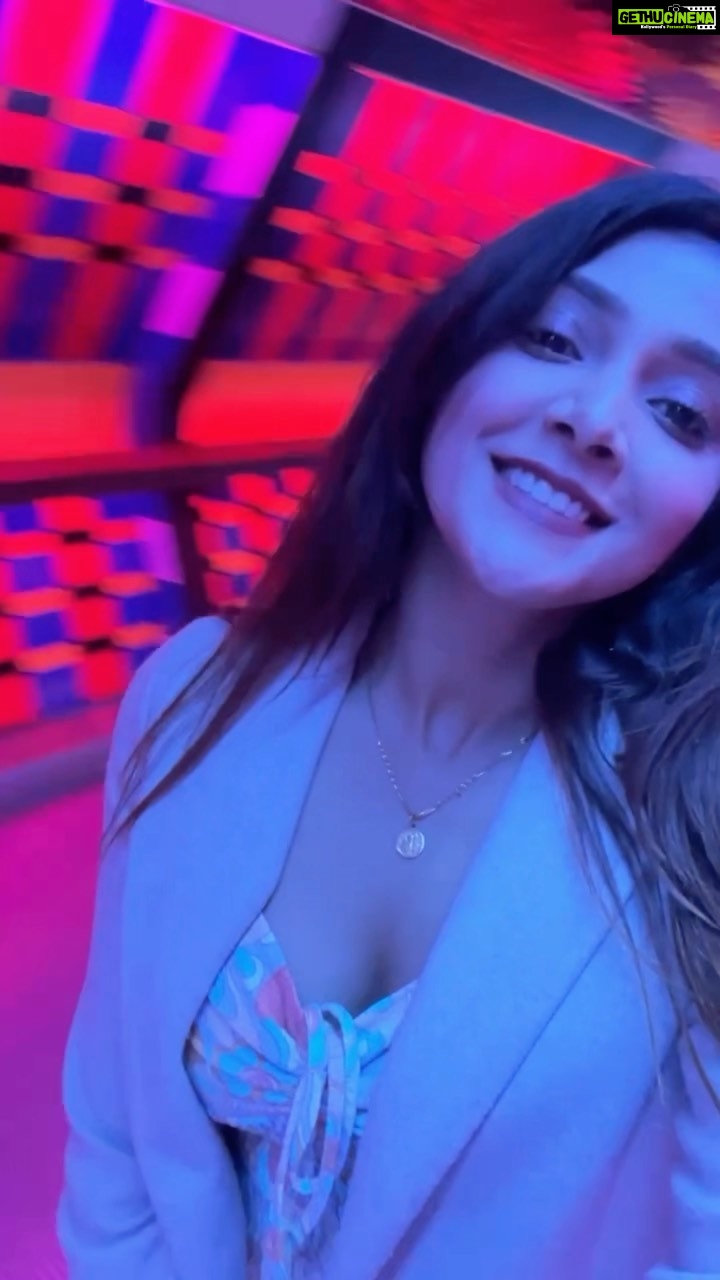 Natasha Doshi Instagram - Colour me up ☺️🌈 . . . . #feelitreelit #instareels #allsmiles #london #londondiaries #theactressdiary #natashadoshi #colourful #happygirlsaretheprettiest #reels #feelingcute Canary Wharf