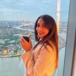 Natasha Doshi Instagram - Chai with a view of my favourite city ☕️❤️ 📸 - @benji_fernandes #london #travelingram #londoncity #natashadoshi #chai #tealover #happyheart #happygirlsaretheprettiest #feelingcute #londonskyline #viewforview #thatview London, United Kingdom