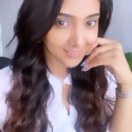 Natasha Doshi Instagram - Being a Glowgetter with the Kapiva Kumkumadi Glow Face Oil 💁🏻‍♀️🌟 This @kapiva_official miracle face oil with 25+ all natural ingredients like kesar, Chandan, manjishtha helps fight skin issues like dark spots, pigmentation, uneven skin tone & gives radiant glow in just 21 days! ☺️ Face oils help target specific issues as they can penetrate deeper into the skin. Make the most of the @mynykaa occasion offer, use code “KAPIVA10OFF” to get healthy, glowing skin 💕 https://www.nykaa.com/kapiva-ayurveda-kumkumadi-glow-face-oil/p/6795266?productId=67952 66&pps=2 #AD #kapivaayurveda #ayurveda #ayurvedicskincare #ABeauty #skincare #glowingskin #kumkumadi #saffron #naturalglow #kapivaglowoil #kapivakumkumadiglowoil #glowoil #faceoil #plantbased #natural #madesafe