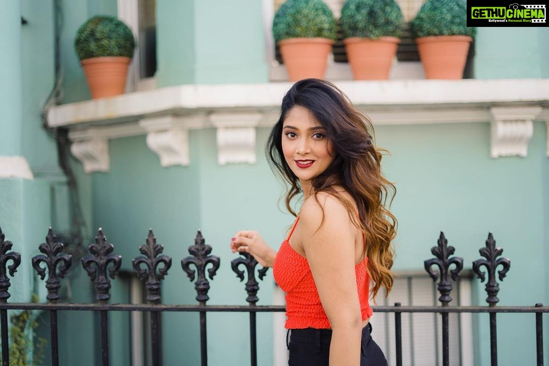 Natasha Doshi Instagram - I could spend hours looking at you and smile ☺️🧡 📸 - @mamun4444 . . . . #theactressdiary #photoshoot #portraitphotography #natashadoshi #smile #happyheart #happygirlsaretheprettiest #photogram #london #photooftheday #feelingcute Portobello Road Market