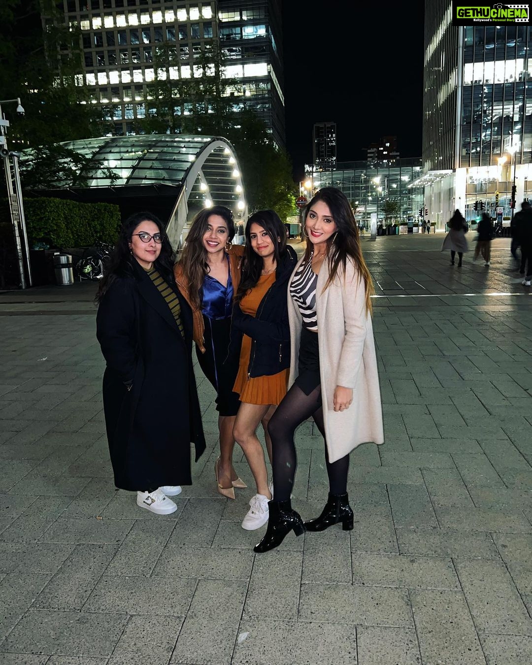 Natasha Doshi Instagram - #HeartDump : Meet the contents of my ❤️ Ps - @hanna_robin @chelseaprincegeorge @chanchal_george you were missed 🥺 . . . . #SisterSquad #SupportSystem #Sisters #LoveThem #MyGirls #Fam #GrowingTogether #Photodump #Photogram London, United Kingdom