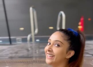 Natasha Doshi Instagram - Imma pretty *girl feeling like Beyoncé 👸🏻 . . #mood #feelitreelit #london #confidentwomen #youcandoit #theactressdiary #natashadoshi #waterbaby #happy #instareels #happygirlsaretheprettiest