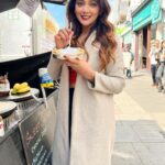 Natasha Doshi Instagram – Good food, good mood 🧡☺️
.
.
#carbloading #wheninlondon #londonfood #londonlife #photogram #natashadoshi #streetfood #portobellomarket #nottinghill #londongram #travel #allsmiles #crepes #yummyinmytummy Portobello Road Market