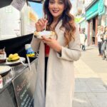 Natasha Doshi Instagram - Good food, good mood 🧡☺️ . . #carbloading #wheninlondon #londonfood #londonlife #photogram #natashadoshi #streetfood #portobellomarket #nottinghill #londongram #travel #allsmiles #crepes #yummyinmytummy Portobello Road Market