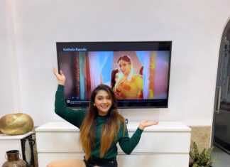 Natasha Doshi Instagram - You can now meet Dhanalakshmi on Amazon Prime ☺️ 💕 Kothala Rayudu now streaming on @primevideoin 🎞🍿 Waiting to hear what you think of this feel good, clean comedy film. Watch/ spread the word 🥰 Much love, ND ❤️ #TeluguCinema #Tollywood #kothalarayadu #TheActressDiary #NatashaDoshi #FridayMood #AmazonPrime #PhotoOfTheDay #Photogram #NewRelease #Loveandlight