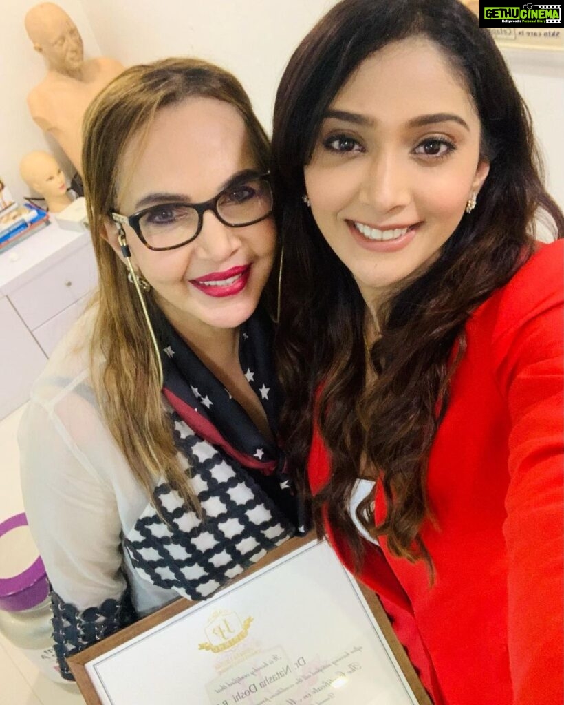Natasha Doshi Instagram - #Lategram : to learning from the best & the pioneer of medical cosmetology in India. @drjamunapai it’s been an absolute honour & privilege to learn from you 👩🏻‍⚕️ 💉 Your aura is really magnetic. Thankyou for making me fall in love with medical cosmetology & aesthetics ☺️❤️ #MedicalCosmetologist #CosmeticPhysician #DrDoshi #Cosmetology #SkinCare #BeautyDoctor #MedicalAesthetics #FacialAesthetics #CosmeticMedicine #Beauty #Aesthetics Mumbai, Maharashtra