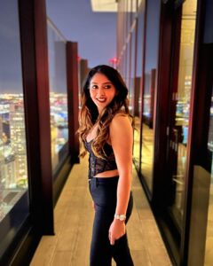 Natasha Doshi Instagram - Know your worth & your angles 🖤🔥
📸 - @benji_fernandes 
.
.
.
.
#wheninlondon #london #theactressdiary #natashadoshi #rooftop #blackonblack #allblackeverything #wednesdaymood #happygirlsaretheprettiest #moreselflove #allsmiles #messyhairdontcare