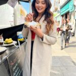 Natasha Doshi Instagram – Good food, good mood 🧡☺️
.
.
#carbloading #wheninlondon #londonfood #londonlife #photogram #natashadoshi #streetfood #portobellomarket #nottinghill #londongram #travel #allsmiles #crepes #yummyinmytummy Portobello Road Market