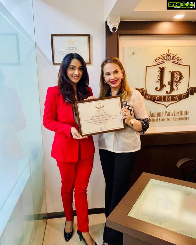 Natasha Doshi Instagram - #Lategram : to learning from the best & the pioneer of medical cosmetology in India. @drjamunapai it’s been an absolute honour & privilege to learn from you 👩🏻‍⚕️ 💉 Your aura is really magnetic. Thankyou for making me fall in love with medical cosmetology & aesthetics ☺️❤️ #MedicalCosmetologist #CosmeticPhysician #DrDoshi #Cosmetology #SkinCare #BeautyDoctor #MedicalAesthetics #FacialAesthetics #CosmeticMedicine #Beauty #Aesthetics Mumbai, Maharashtra