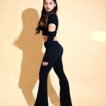 Natasha Doshi Instagram - Where there is light, there must be shadow, where there is shadow, there must be light 💡 📸 - @janisagar #theactressdiary #natashadoshi #twosides #portraitphotography #allblackeverything #photoshoot #photogram #photooftheday #shadow Mumbai, Maharashtra