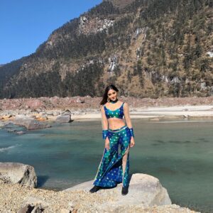 Natasha Doshi Instagram - I can finally share pictures from shooting at this exquisite, beautiful location!! ☺️
Shooting for both songs of #Kothalarayadu were extremely challenging & difficult. It was chilly, there was less oxygen, no straight roads, dancing on rocks in tiny clothes with heels. My love for performing made me able to withstand all these hurdles. But over all - seeing the end result I am very happy. I hope you & your family watch the film. Share your reviews! Waiting to hear more ☺️
Lots of love, ND ❤️
#shootlife #behindthescenes #telugucinema #tollywood #theactressdiary #natashadoshi #telugumovie #dowhatyoulove #lovewhatyoudo #fridaymood