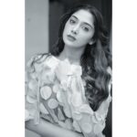 Natasha Doshi Instagram - The moon reminds me, you are still whole, no matter what phase you’re in 🌚 📸 - @mayurshedgephotography #youareenough #mondayreminder #simplebutsignificant #theactressdiary #natashadoshi #theheroinejourney #portraitphotography #photoshoot #blackandwhite #photooftheday #believeinyourself