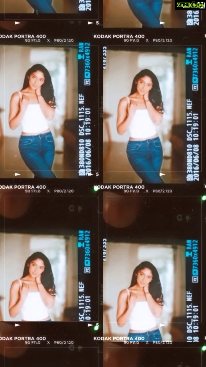Natasha Doshi Instagram - Bts from this no makeup shoot ☺️ #keepingitreal #theactressdiary #natashadoshi #photoshoot #behindthescenes #reelitfeelit #reels #nomakeup #happygirlsaretheprettiest #allsmiles Mumbai, Maharashtra