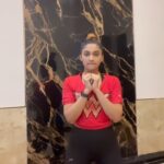 Natasha Doshi Instagram - Ending leg day with this intense leg burner move 🙌🏻 Kneel to squat position to tuck jump to 3 squats = 1 rep 🔥 Do 5 reps in total, 3 rounds minimum. Feel your thighs 😅 PS - Combine simple exercises & challenge yourself. You don’t need fancy equipment. Just a mat, some shoes & motivation. It’s too much fun! 💪🏻 . . #legday #workout #wod #wodchallenge #squatchallenge #womenwholift #fitness #fitnessmotivation #fitnessvideo #workoutathome #fitnesstips #homeworkout #fitspo #hiitworkout #dailyworkout #fit #fitfam #instareels #natashadoshi #reelitfeelit #workout