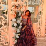 Natasha Doshi Instagram - That beautiful golden hour ☀️ Couldn’t pick one, so swipe left ☺️ #nofilter #feelingfestive #theactressdiary #natashadoshi #dubai #travelgram #happygirlsaretheprettiest #allsmiles #december Emirates Hills