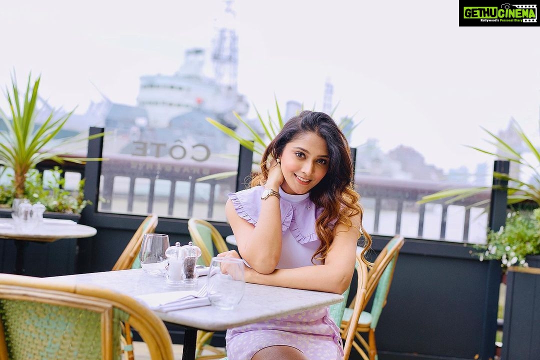 Natasha Doshi Instagram - I am still very cute, just to keep you updated 🎈 . . #selflove101 #natashadoshi #theactressdiary #allsmiles #happygirlsaretheprettiest #feelingcute #photooftheday #happy