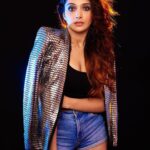 Natasha Doshi Instagram - Know that you can start late, look different, be uncertain and still succeed. Anything’s possible if you’ve got enough nerve 👊🏻💪🏻 📸 - @kurushthakurphotography Make up & hair - @chaurasiapooja.mua Studio - @backstage_mumbai #youcandoit #believeinyourself #girlboss #theactressdiary #natashadoshi #bosslady #portraitphotography #photooftheday #mood
