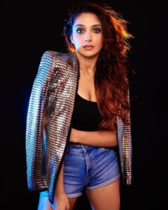 Natasha Doshi Instagram - Know that you can start late, look different, be uncertain and still succeed. Anything’s possible if you’ve got enough nerve 👊🏻💪🏻
📸 - @kurushthakurphotography 
Make up & hair - @chaurasiapooja.mua 
Studio - @backstage_mumbai 
#youcandoit #believeinyourself #girlboss #theactressdiary #natashadoshi #bosslady #portraitphotography #photooftheday #mood