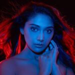 Natasha Doshi Instagram - When eyes talk, listen 🔥 📸 - @kurushthakurphotography MUA & hair - @chaurasiapooja.mua Studio Production - @backstage_mumbai #fridayvibes #prismatic #theactressdiary #natashadoshi #photogram #closeup #portraitphotography