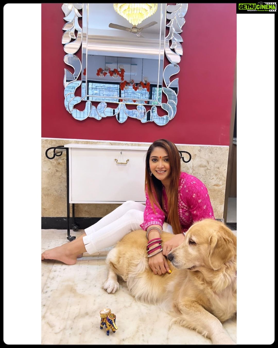 Natasha Doshi Instagram - *Paws for dramatic effect 🐶 @noraathegoldieprincess ❤️ #diwali #bestofme #theactressdiary #natashadoshi #noraathegoldie #goldenretriever #bestdogever #lovelikenoother #dogmom #petsofinstagram