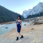Natasha Doshi Instagram - The best view comes after the hardest climb. I realised how true that quote is while shooting for the songs for #kotalarayadu 🎥💃🏻 I danced between snowy mountains. I will always cherish my time filming for both the songs - because it also showed me what I’m capable of. My smile hides it, but I was freezing 🥶 On that note #OhThalapai song is out now. Watch/ like/ tag/ share ☺️ Thankyou ❤️ #mondaymood #shootlife #filming #outdoorshoot #songshoot #theactressdiary #natashadoshi #telugusongs #tollywood #telugucinema #telugumovie #photooftheday #monday #allsmiles #teluguactress #nevergiveup #selfbelief #kothalarayudu Lachung