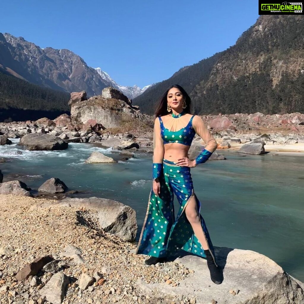 Natasha Doshi Instagram - I can finally share pictures from shooting at this exquisite, beautiful location!! ☺️ Shooting for both songs of #Kothalarayadu were extremely challenging & difficult. It was chilly, there was less oxygen, no straight roads, dancing on rocks in tiny clothes with heels. My love for performing made me able to withstand all these hurdles. But over all - seeing the end result I am very happy. I hope you & your family watch the film. Share your reviews! Waiting to hear more ☺️ Lots of love, ND ❤️ #shootlife #behindthescenes #telugucinema #tollywood #theactressdiary #natashadoshi #telugumovie #dowhatyoulove #lovewhatyoudo #fridaymood Yumthang Valley