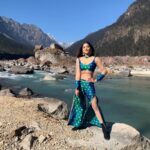 Natasha Doshi Instagram - I can finally share pictures from shooting at this exquisite, beautiful location!! ☺️ Shooting for both songs of #Kothalarayadu were extremely challenging & difficult. It was chilly, there was less oxygen, no straight roads, dancing on rocks in tiny clothes with heels. My love for performing made me able to withstand all these hurdles. But over all - seeing the end result I am very happy. I hope you & your family watch the film. Share your reviews! Waiting to hear more ☺️ Lots of love, ND ❤️ #shootlife #behindthescenes #telugucinema #tollywood #theactressdiary #natashadoshi #telugumovie #dowhatyoulove #lovewhatyoudo #fridaymood Yumthang Valley