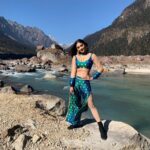 Natasha Doshi Instagram - I can finally share pictures from shooting at this exquisite, beautiful location!! ☺️ Shooting for both songs of #Kothalarayadu were extremely challenging & difficult. It was chilly, there was less oxygen, no straight roads, dancing on rocks in tiny clothes with heels. My love for performing made me able to withstand all these hurdles. But over all - seeing the end result I am very happy. I hope you & your family watch the film. Share your reviews! Waiting to hear more ☺️ Lots of love, ND ❤️ #shootlife #behindthescenes #telugucinema #tollywood #theactressdiary #natashadoshi #telugumovie #dowhatyoulove #lovewhatyoudo #fridaymood Yumthang Valley