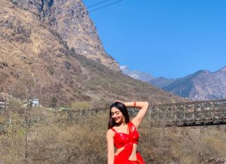 Natasha Doshi Instagram - This look. This song. What an experience shooting this song has been 🥶💯 #NacchaveDhanalakshmi song out now! ☺️💃🏻 #telugusongs #kothalarayadu #telugucinema #tollywood #redsari #happygirlsaretheprettiest #theactressdiary #natashadoshi #sikkim #shooting #allsmiles Yumthang Valley, North Sikkim