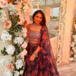 Natasha Doshi Instagram - That beautiful golden hour ☀️ Couldn’t pick one, so swipe left ☺️ #nofilter #feelingfestive #theactressdiary #natashadoshi #dubai #travelgram #happygirlsaretheprettiest #allsmiles #december Emirates Hills