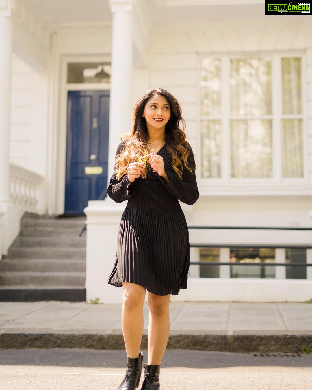 Natasha Doshi Instagram - Embrace the certainty of uncertainty 💭 📸 - @mamun4444 . . . . #impermanence #musings #sundaymood #theactressdiary #natashadoshi #photoshoot #london #londondiaries #allsmiles #photooftheday #trusttheprocess #mindsetiseverything