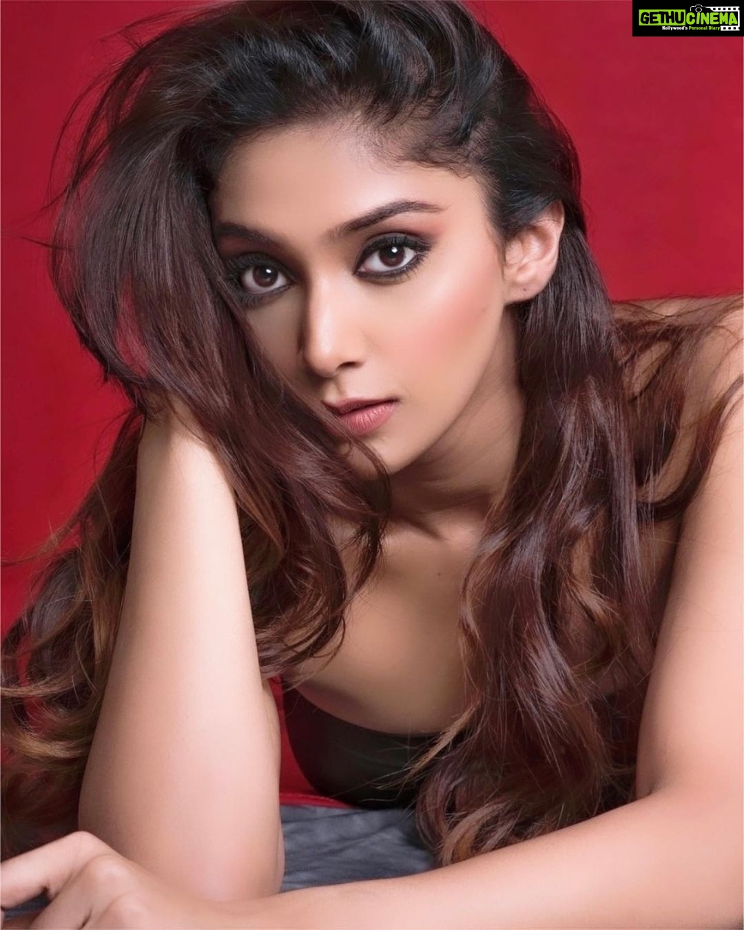 Natasha Doshi Instagram - Let me take you dancing šš» Ciao 2022 š„³ šø - @kurushthakurphotography Location - @backstage_mumbai . . . . #lastpost #seeyou #bye2022 #theactressdiary #natashadoshi #nye #photooftheday #photogram #actor #ciao Mumbai, Maharashtra