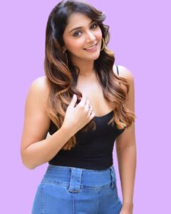Natasha Doshi Instagram - Christmas magic in the air 💕🪄
📸 - @mayurshedgephotography
.
.
.

.
#theactressdiary #natashadoshi #photogram #portraitphotography #actor #shoot #photoshoot #happygirlsaretheprettiest #instadaily #photooftheday #allsmiles #explore #happyheart