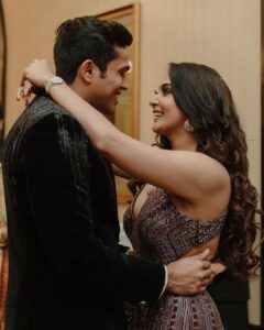 Natasha Doshi Instagram - Basking in the glow of your love & blessings. Grateful beyond words! Thank you all 🥰💕
Most importantly, thankyou @mananshahc for being my real life hero 👩🏻‍❤️‍👨🏻💍
#engaged #lovelikenoother 🧿