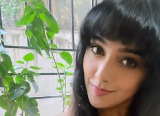 Natasha Doshi Instagram - Cannot wait!! ☺️⏳ Title of my next Telugu film will be announced on 1/1/2023! 🎥 🎞️ Ps - to see my excitement, swipe left 💕 #ComingSoon #VizagFilmFactory . . . . #telugucinema #tollywood #newtitle #annoucement #theactressdiary #natashadoshi #hyderabad #telugumovie #telugu #movies #photooftheday