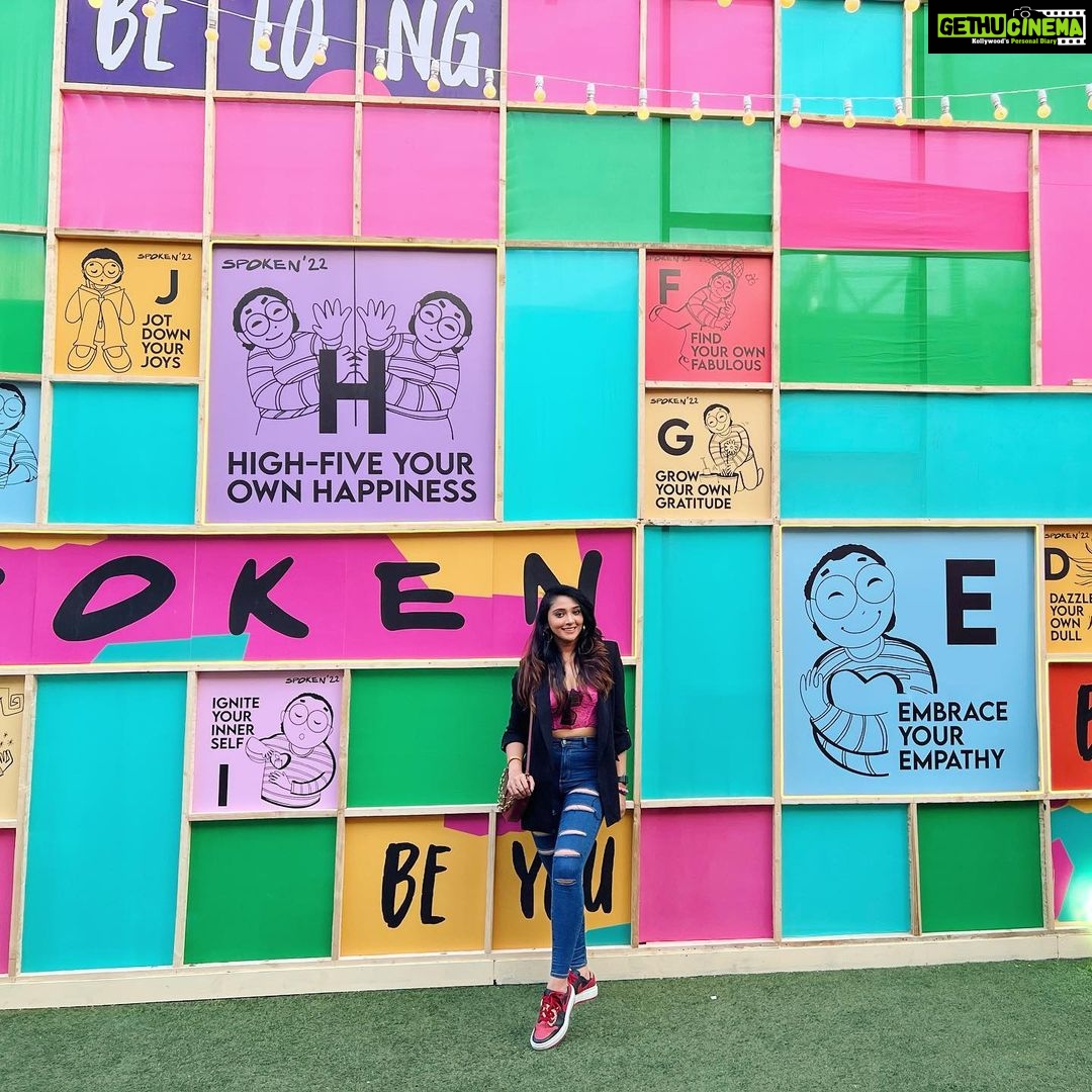 Natasha Doshi Instagram - Live boldly. Live fearlessly. Be unapologetically you. Here’s to always being outspoken ☺️💕 Mumma raised me to be that way 😋 Jio World Garden