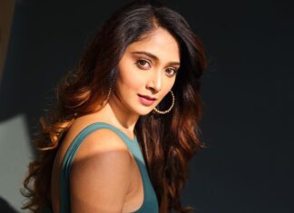 Natasha Doshi Instagram - Don’t throw shade. Shed light ✨ 📸 - @janisagar #theactressdiary #natashadoshi #portraitphotography #photoshoot #killthemwithkindness #happygirlsaretheprettiest #allsmiles #musings #photooftheday #happyheart #beautifulinsideandout Mumbai, Maharashtra