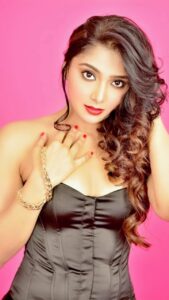 Natasha Doshi Instagram - The love for camera is real ❤️ 
And for a few others 🥰
Location - @backstage_mumbai 
📸 - @mayurshedgephotography 
Hair - @nikitajha_nj 
.
.
.
.
#feelitreelit #instareels #theactressdiary #natashadoshi #photoshoot #reels #actor #allsmiles #happygirlsaretheprettiest #shootlife #trending #explore