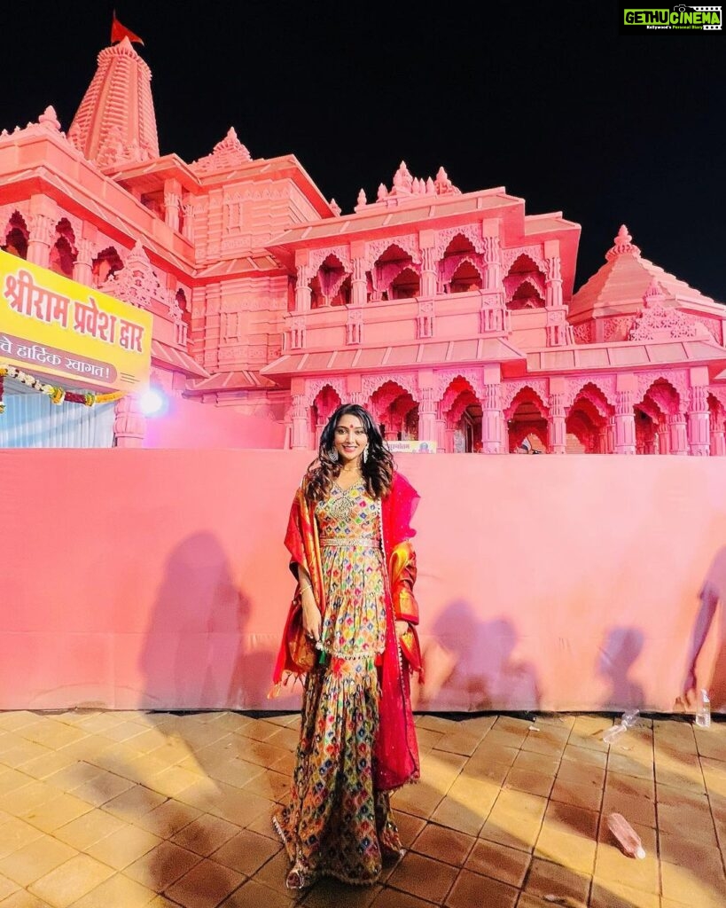 Natasha Doshi Instagram - Ellavarkkum Onam Ashamsakal from this half Malyali girl to all my beautiful Mallus everywhere 🥰🌸 . . . . #happyonam #mallugram #theactressdiary #natashadoshi #onam #kerala #onamspecial #onam2022 #photooftheday #allsmiles #happyheart Mumbai, Maharashtra