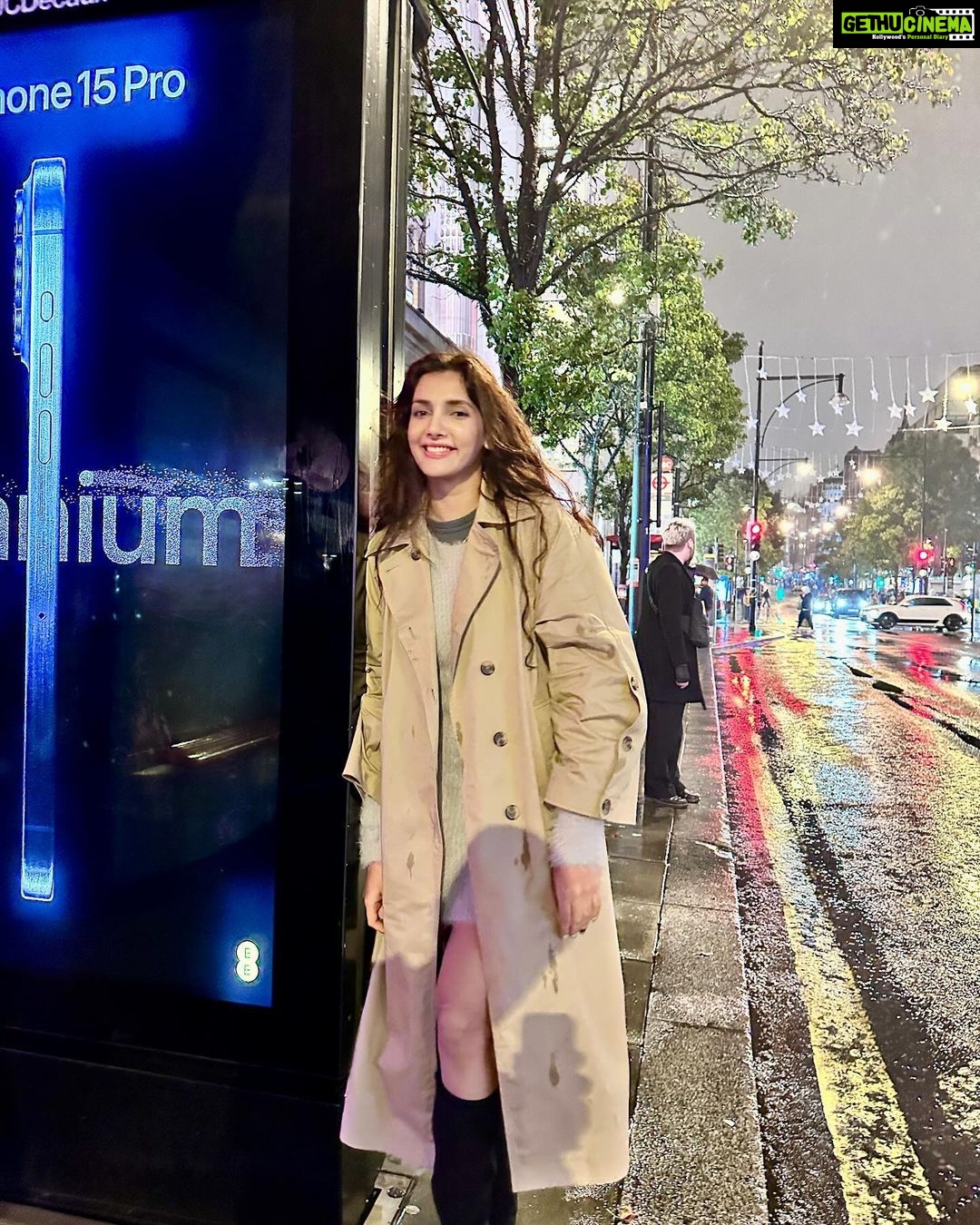 Nattasha Singh Instagram - 🦋 Oxford Street,London