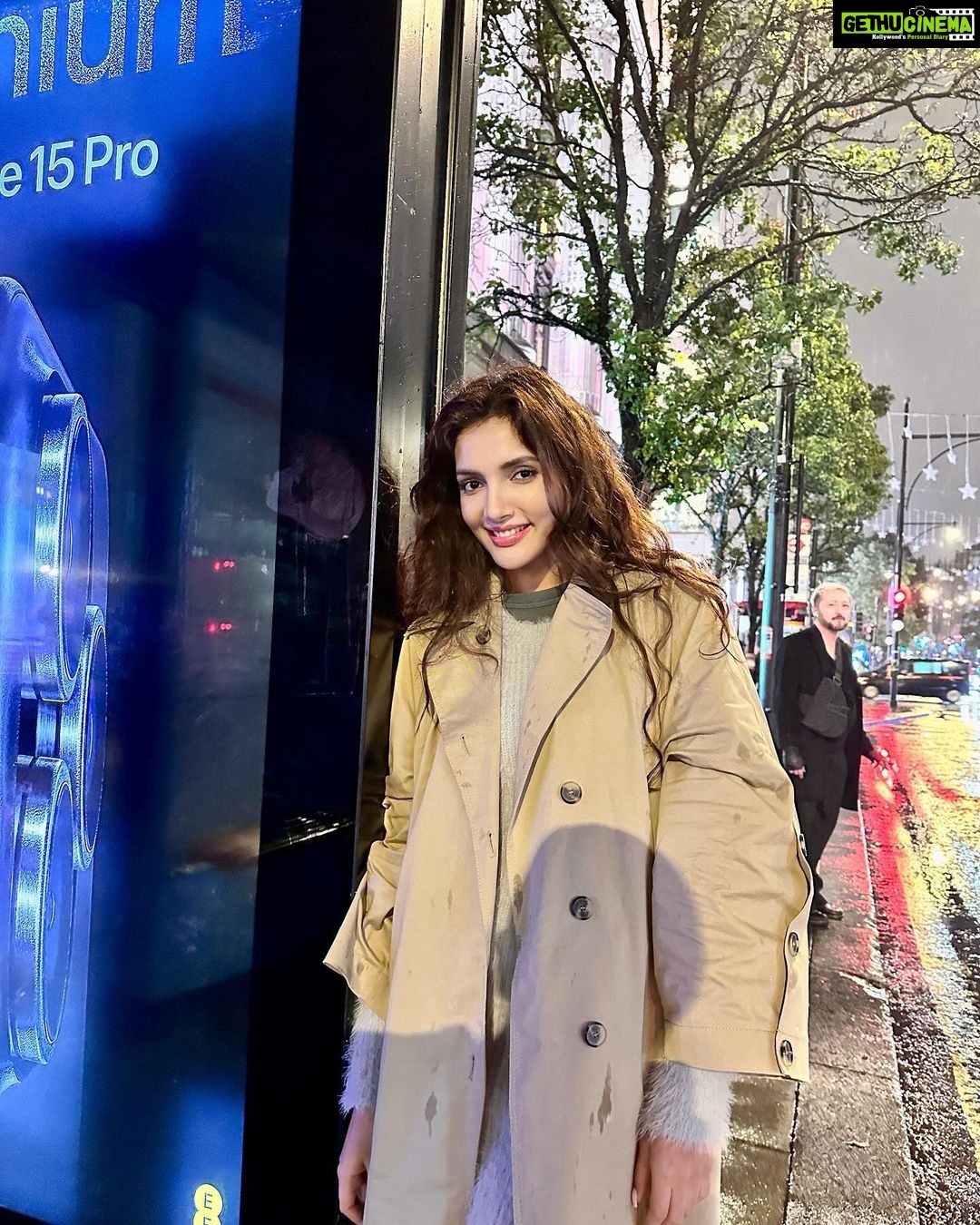 Nattasha Singh Instagram - 🦋 Oxford Street,London