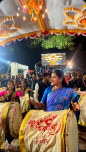 Navaneet Kaur Instagram - परतवाडा येथे नवरात्रीच्या शुभ प्रभावर वाघा माता देवस्थान येथे मातेचे दर्शन घेतले ढोल वाजवून आंनद साजरा करण्यात आला