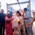 Navaneet Kaur Instagram - गरीब सामान्य मजदूरों, किसानों, खेत मजदूरों और आदिवासी परिवारों को दिवाली के अवसर पर किराणा (ग्रोसरी) का सामान का वितरण किया।🙏