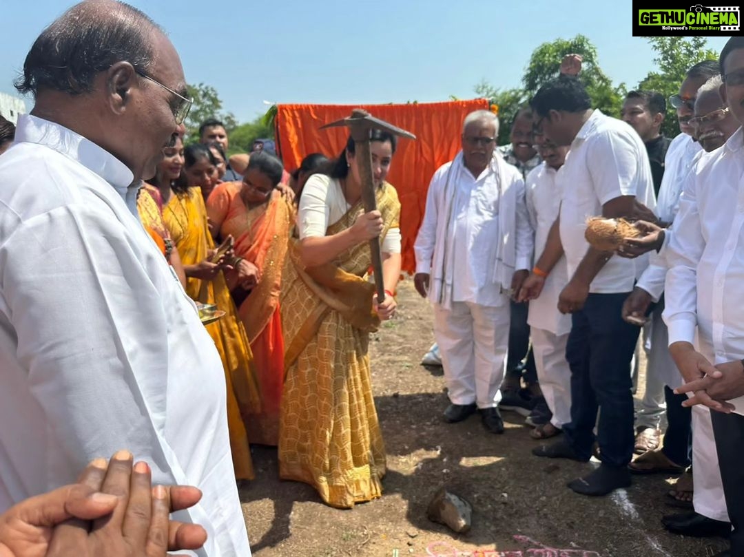 Navaneet Kaur Instagram - 1 कोटी 70 लक्ष रुपयाच्या विकासाचा झंझावात, एकाच दिवशी दर्यापुर शहरातील व ग्रामीण भागातील विकास कार्याचे भुमिपूजन थाटामाटात संपन्न
