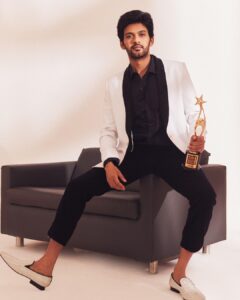 Naveen Instagram - BEST ACTOR AWARD. SIIMA AWARDS. Enjoy the show on @geminitv today. Thank you for all the love ❤️ #JathiRatnalu