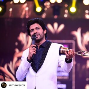 Naveen Instagram - A little kid from an average middle class family had a dream to be an actor one day. Today that kid won his first big BEST ACTOR award. Dreams do come true. If you are willing to walk a path of hardships , hungry days and sleepless nights. At the end of it there is a Best Actor award :) Have to thank @swapnaduttchalasani @nag_ashwin @priyankacdutt @anudeep.film for trusting me with #JathiRatnalu. It was an honour to play Jogipet Srikanth. This one is for each and every one of you , my audience my family . You made this happen ❤️❤️❤️ This belongs to you guys too. Thank you @siimawards for this absolute honour #siima #BestActor 

Posted @withrepost • @siimawards The super funny and talented @naveen.polishetty has won the Best Actor in a Leading Role - Critics (Telugu) Award for his memorable performance in Jathi Ratnalu.