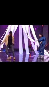 Naveen Chandra Instagram - Enjoyed jamming after ages thank you @swati194 @shreya_navile for bringing out the joy of dancing. Moment to remembered 🤗🤗❤️ #MonthofMadhu